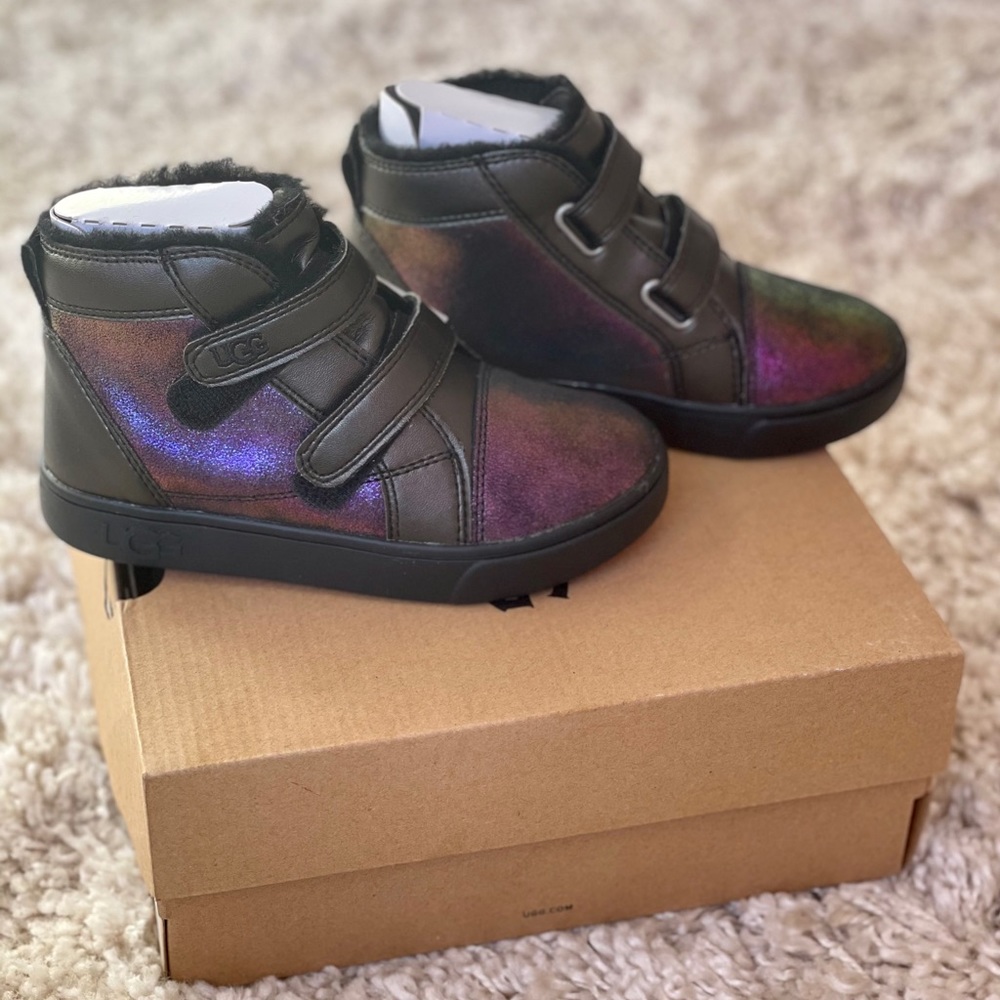 UGG toddler girl T Renton Shimmer Boots. Size 11